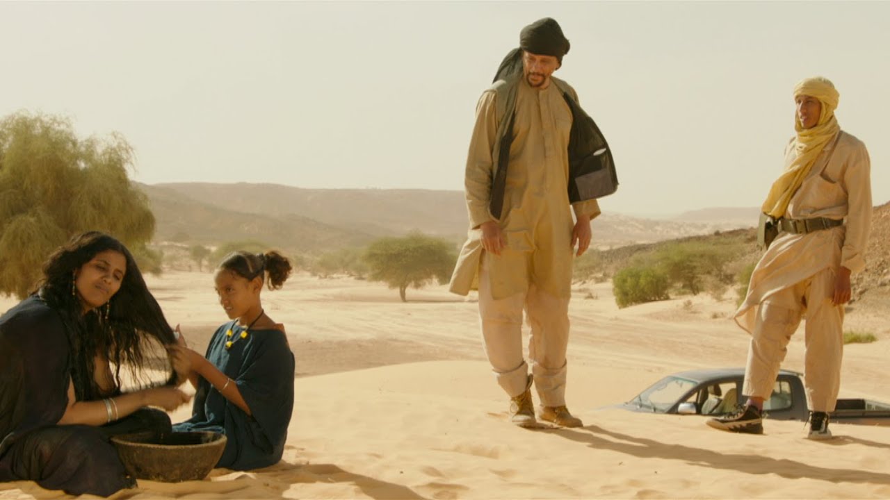  Timbuktu es una película dramática francesa-mauritana de 2014 dirigida por Abderrahmane Sissako. La película sigue la historia de una familia que vive en la ciudad de Timbuktu, en Mali, bajo el control de un grupo extremista islámico. La película aborda temas como la opresión, la resistencia y la humanidad en medio de un conflicto político y religioso. Fue aclam 