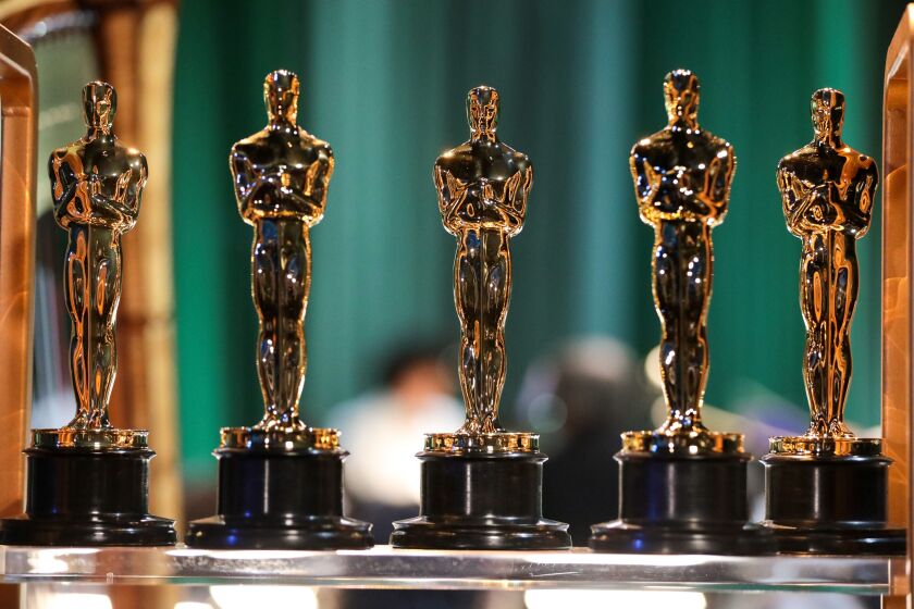  Oscar-Awards Oscar-Awards zijn de jaarlijkse prijzen die worden uitgereikt door de Academy of Motion Picture Arts and Sciences voor uitmuntendheid in de filmindustrie. Deze prestigieuze prijzen worden beschouwd als de hoogste eer in de filmwereld en worden vaak aangeduid als de 